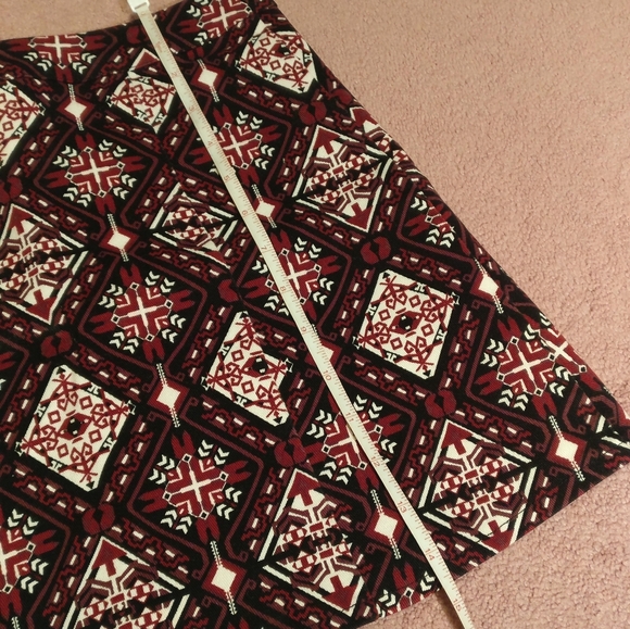 🏷️2/$15 H&M Red Print Mini Skirt with Zipper - Picture 5 of 8